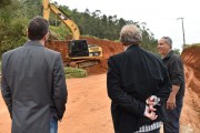 Governo de Siderópolis prepara acesso à barragem para pavimentação