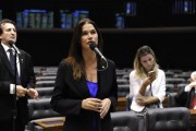 Deputada Angela Albino protocola decreto legislativo