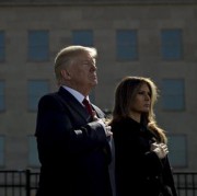 Trump faz minuto de silêncio por vítimas do 11/9 e lança alerta