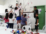 Crianças e adolescentes montam Árvore da Paz no SCFV Santa Luzia
