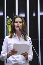 Angela Albino &eacute; indicada para comiss&atilde;o que analisar&aacute; medidas anticorrup&ccedil;&atilde;o