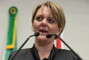 Pol&iacute;tica &eacute; assunto de mulher - Luciane Carminatti (PT)