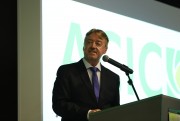 Valcir José Zanette reforça compromissos da Acic ao assumir presidência