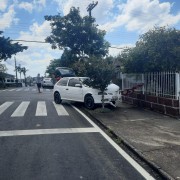 Imprudência provoca acidente em esquina no Centro de Içara (SC)