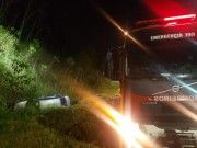 Motorista fica ferido após tombar veículo na Via Rápida em Içara (SC)