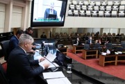 Comissão da Alesc aprova impeachment do governador e isenta vice