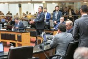 Deputados registram erros na folha do magistério em Santa Catarina