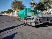 Rua Jo&atilde;o Valvassori no Bairro Jardim Elizabete recebe capa asf&aacute;ltica 
