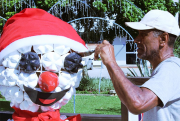 Pra&ccedil;a adotada pela Fontana recebe decora&ccedil;&atilde;o de Natal e a chegada do Papai Noel