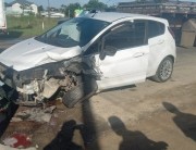 Colisão entre carro e caminhão deixa motorista ferida em Içara (SC)