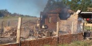 Incêndio deixa casa destruída na localidade de Urussanga Velha II
