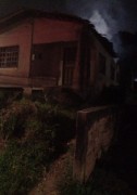 Casa &eacute; atingida por inc&ecirc;ndio em I&ccedil;ara (SC) e homem fica ferido