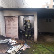 Dep&oacute;sito comercial &eacute; destru&iacute;do por inc&ecirc;ndio no Centro de I&ccedil;ara (SC)