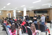 Alunos da Escola José Fernandes visitam a Câmara Municipal de Içara (SC)