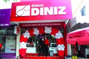 Óticas Diniz promove ações para comemorar os 5 anos