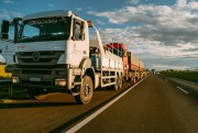 Viaturas de guincho da ViaCosteira auxiliam na remoção de veículos pesados na BR-101