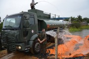 Cocal do Sul recebe auxilio do exército brasileiro para transporte de água