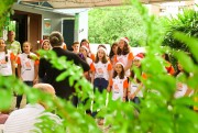 Coral infanto juvenil realiza apresentação para idosos de casa de repouso