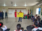Corpo de Bombeiros de Içara (SC) recebe visita de alunos do Bairro da Juventude