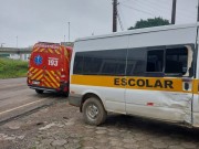 Colis&atilde;o entre van escolar e motocicleta deixa um ferido em I&ccedil;ara (SC)