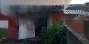 Incêndio atinge garagem no Bairro Mareli em Içara