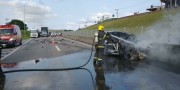 Veiculo pega fogo após colisão na BR-101 no Bairro Esplanada em Içara
