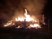 Casa fica totalmente destruída pelo fogo em Balneário Rincão