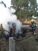 Veículo capota e fica destruído por incêndio em Balneário Rincão (SC)