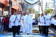 Celebra&ccedil;&atilde;o de Corpus Christi re&uacute;ne milhares de pessoas em Crici&uacute;ma (SC)