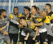 Torcida e jogadores comemoram o acesso do Criciúma a Série B em 2022