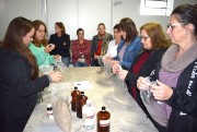 Grupo de mulheres do Tenente aprende a confeccionar sabonetes artesanalmente