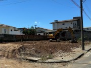 Defesa Civil de I&ccedil;ara demole im&oacute;vel abandonado no Jardim Elizabete
