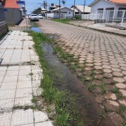 Pontos de água parada na Rua Castro Alves pode se transformar em foco da dengue
