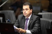 PL pro&iacute;be recolhimento de ve&iacute;culo com IPVA atrasado