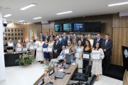 Sess&atilde;o Solene em homenagem ao Dia Internacional da Mulher em I&ccedil;ara (SC)