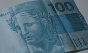 Governo federal aumenta para R$ 1.088 previsão para mínimo em 2021