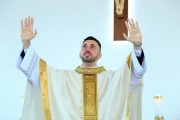 Diácono Eduardo é ordenado padre em Balneário Gaivota (SC)