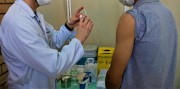 Sem novas doses da Pfizer Içara continua vacinando maiores de 18 anos