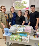Estudantes fazem doação de cueiros ao Hospital Materno Infantil Santa Catarina