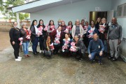 Clube de Mães doam gorros de lã para casas de repouso em Içara (SC)