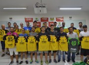 Projeto Anjos do Futsal entrega uniformes e materiais