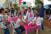 Ação do Outubro Rosa atende mulheres 100 mulheres na Rua Coberta