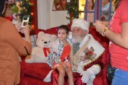 ​Encanto e emoção marcam a chegada do Papai Noel no Farol Shopping