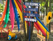 Em clima de teatro, escolas municipais decoram Praça da Matriz