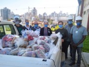 Colaboradores do Hospital São José recebem doação de cestas básicas