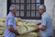 Agricultores de Jacinto Machado recebem sementes