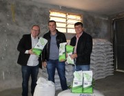 Governo de Içara incentiva produtores de leite com doação