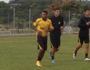 Atacante Fabinho Alves j&aacute; treina como jogador do Tigre