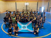 Equipe do projeto ‘Anjos do Futsal’ entrega uniformes aos atletas de Içara