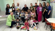 Estudantes da rede municipal de ensino recebem kits escolares em Forquilhinha